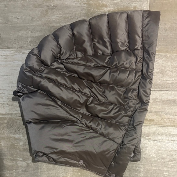 lululemon athletica taupe gray Hooded Puffer Vest - Picture 4 of 5